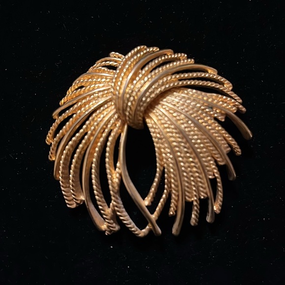 Gold Color Unique Design Brooch - Picture 6 of 16
